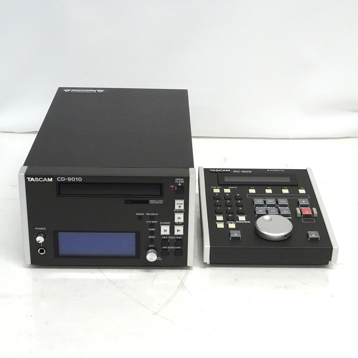 【中古】 TASCAM CD-9010 放送業務仕様CDプレーヤー RC-900付き  【愛知発送2】