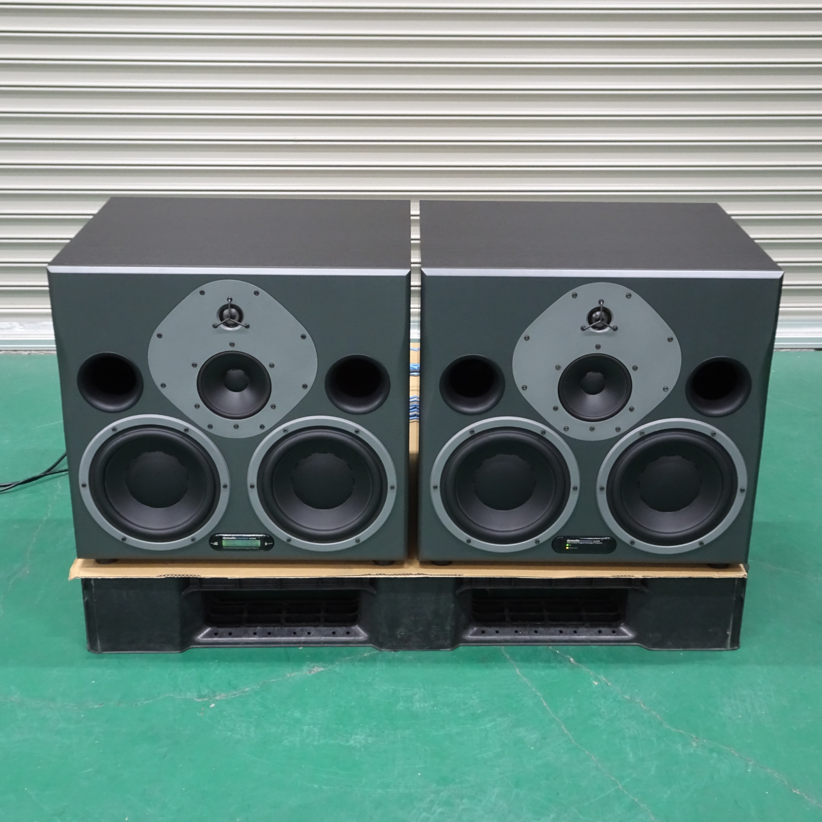 【中古】Dynaudio acoustics AIR25 パワードモニタースピーカー MASTER＆SLAVE 2 Analog & 2 Digital Inputs仕様【配送先限定】